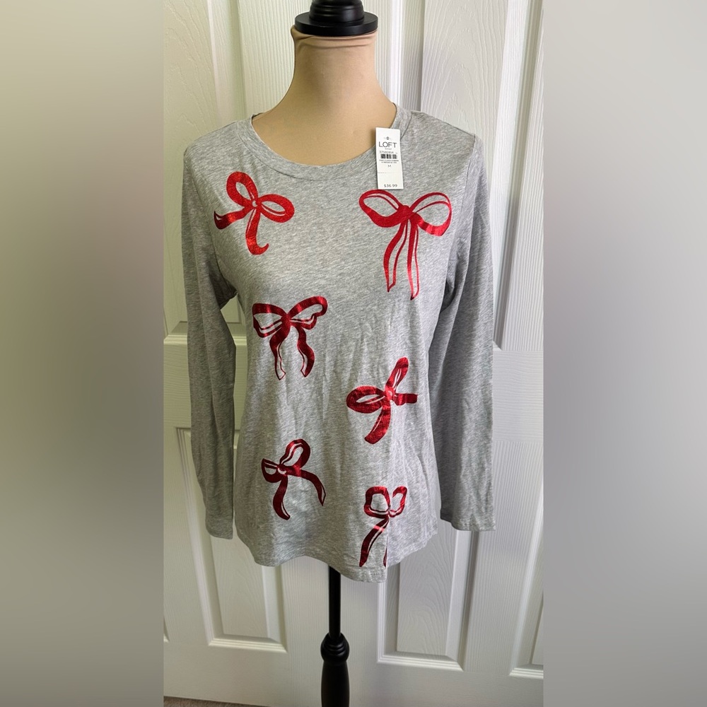 LOFT Heather Gray Tee with Vibrant Red Bow